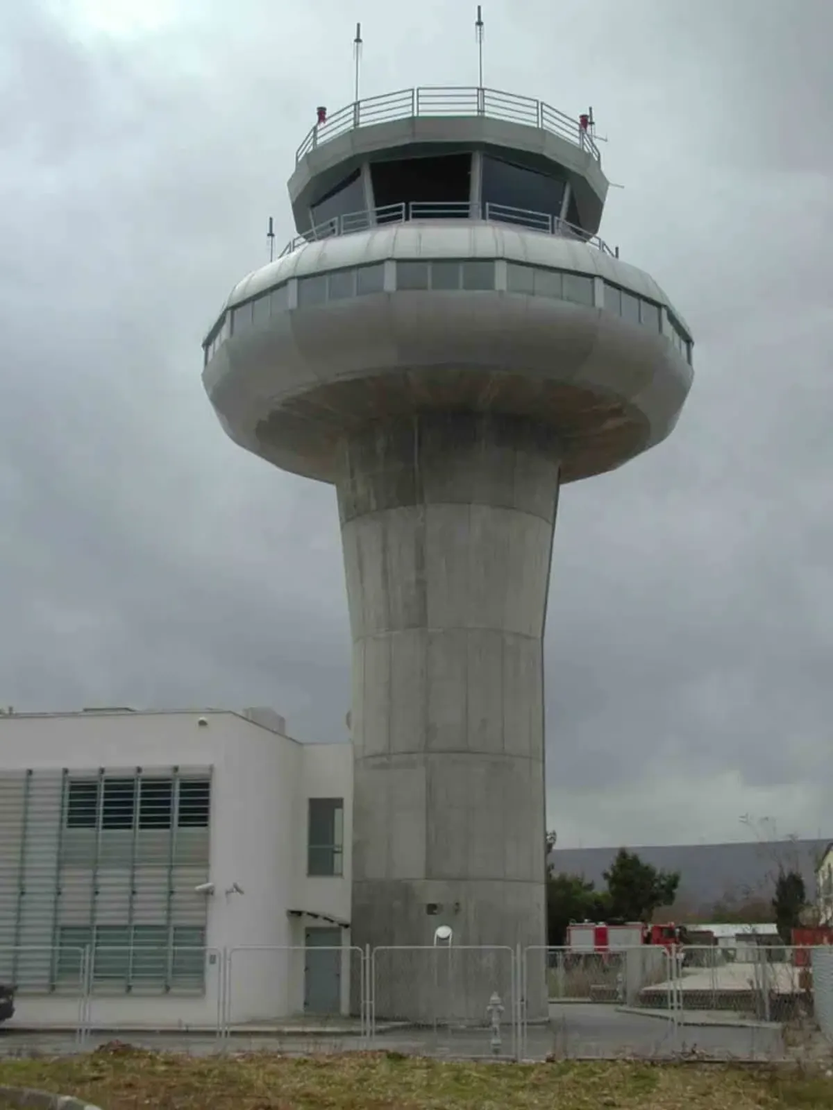 Torre de control del aeropuerto de Mostar
