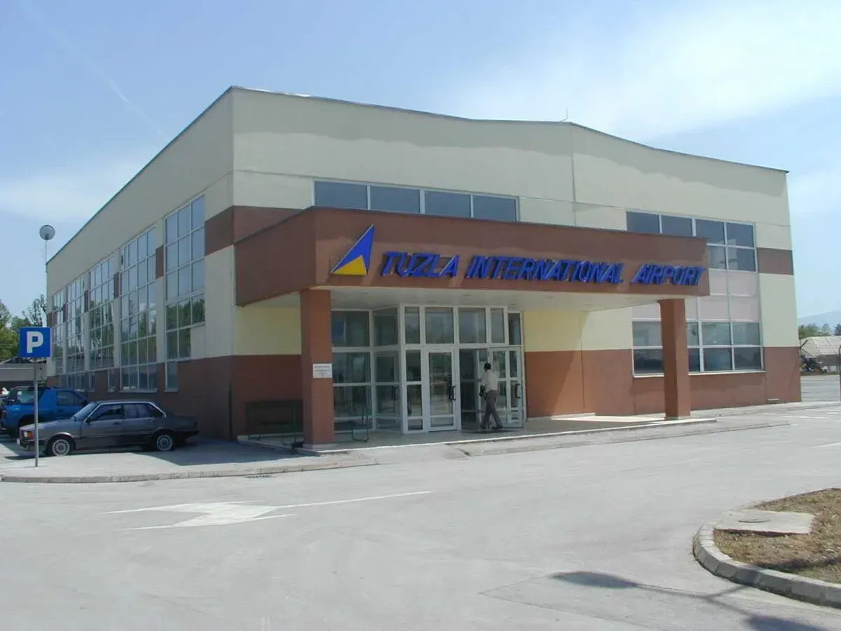 Terminal del aeropuerto internacional de Tuzla