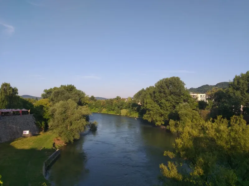 Un tramo del río Vrbas junto a la fortaleza de Kastel en Banja Luka